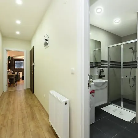 Budget Apartment *
